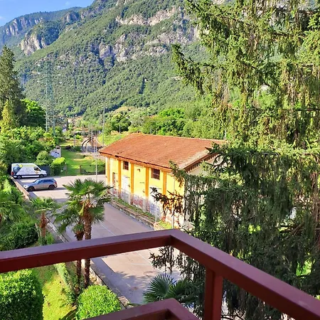 Golden View Lierna